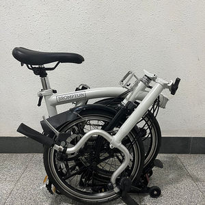브롬톤 A라인 M2R 외장2단 화이트 접이식 자전거