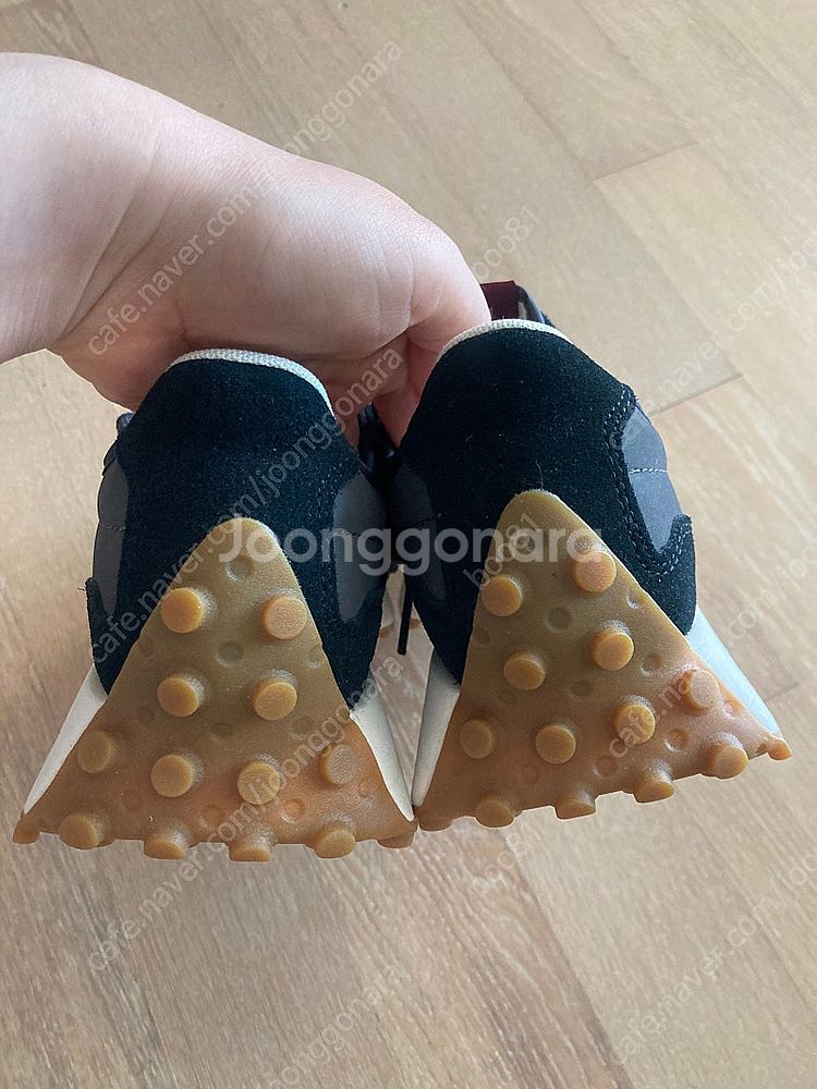 [새상품] 뉴발란스 327 블랙 240사이즈--4