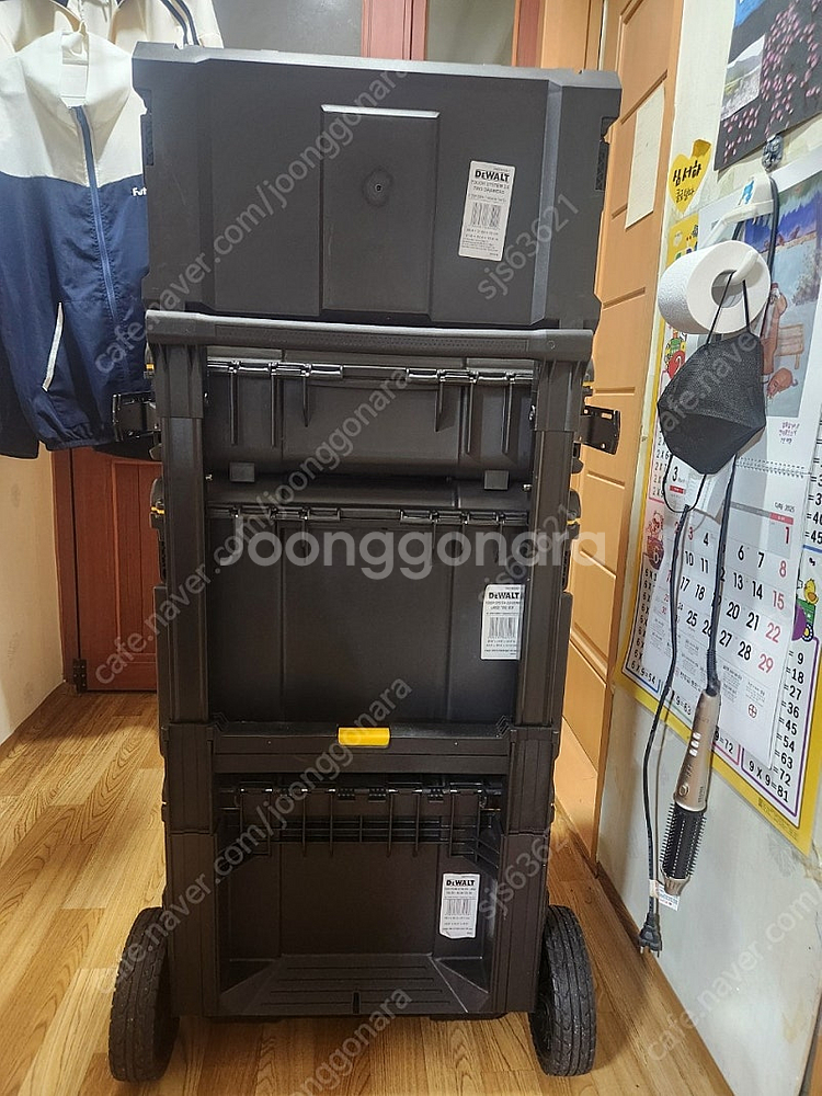 디월트 공구함 팝니다.--0