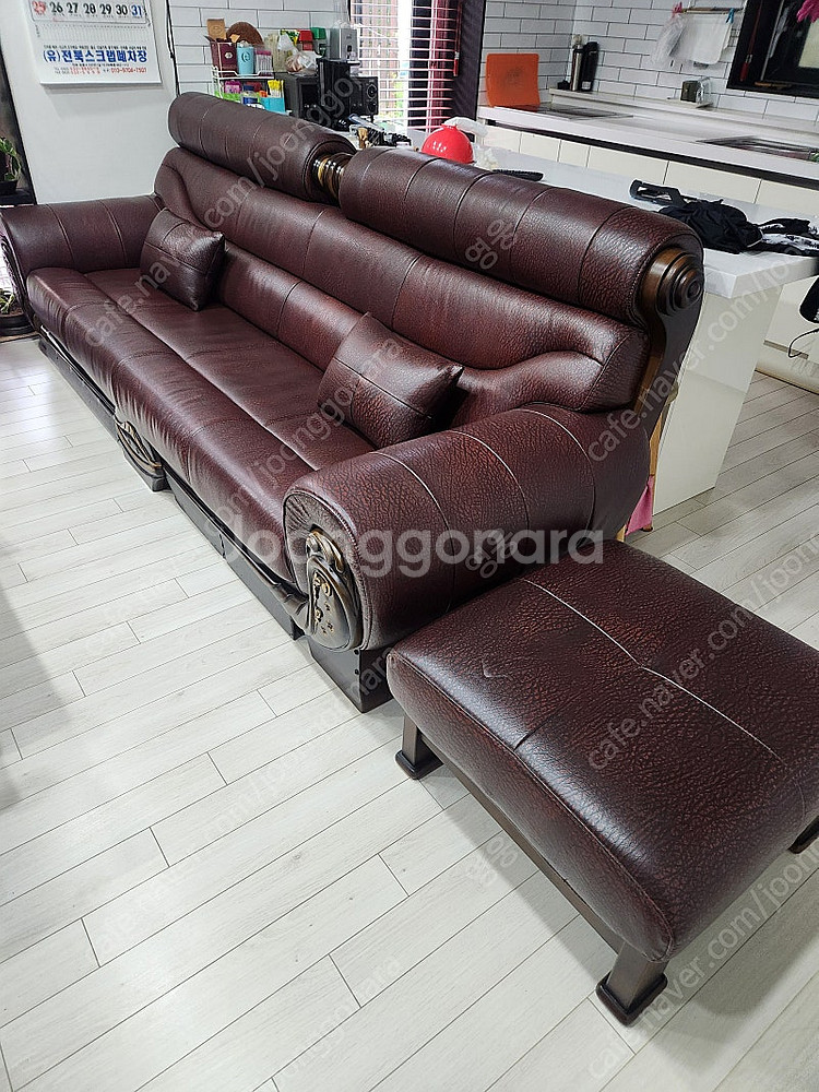 4인용갈색가죽쇼파.--0