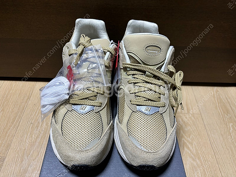 뉴발란스 2002 새제품 280~290 사이즈 판매합니...--3