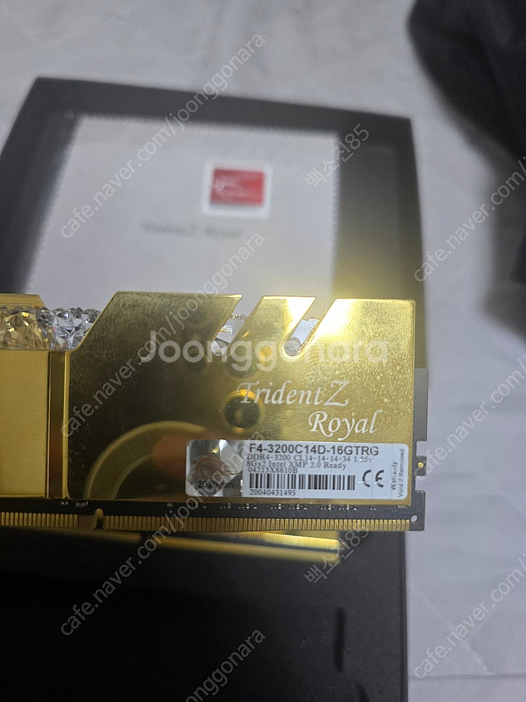 DDR4 8gb*2 듀얼킷 3200 C14지스킬 로얄골...--2