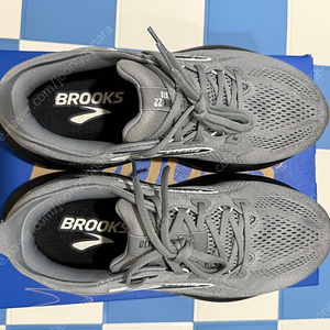 브룩스 글리세린 22 GTS 4E 270size 팝니다