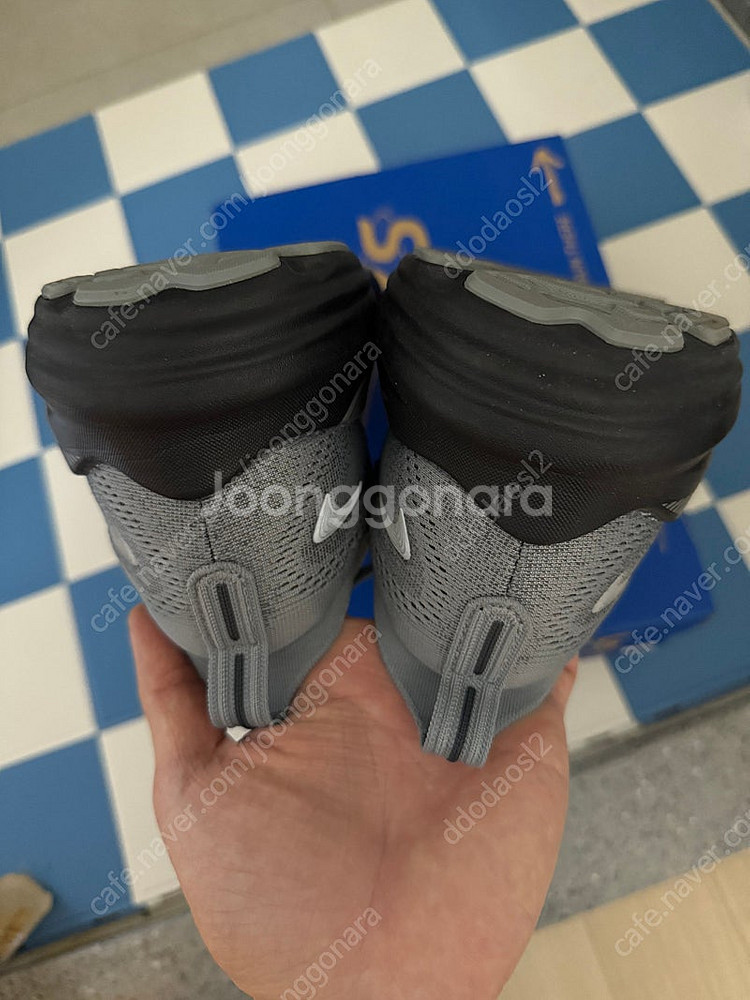 브룩스 글리세린 22 GTS 4E 270size 팝니다--3