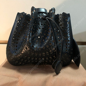 Alaia 알라이아 레이저컷 비비엔느 버킷백