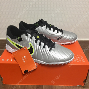 <새상품> 나이키 티엠포10 아카데미 TF 매드에너지팩 265mm 저렴하게 판매합니다.