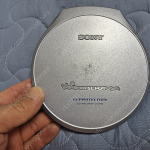 SONY 워크맨 CDP D-E999 실버색상 정상작동품 판매 합니다.