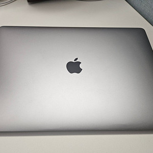 맥북프로 A1990(2018) i9 32gb Pro 555X 외장 그래픽카드 싸이클29 최고급모델