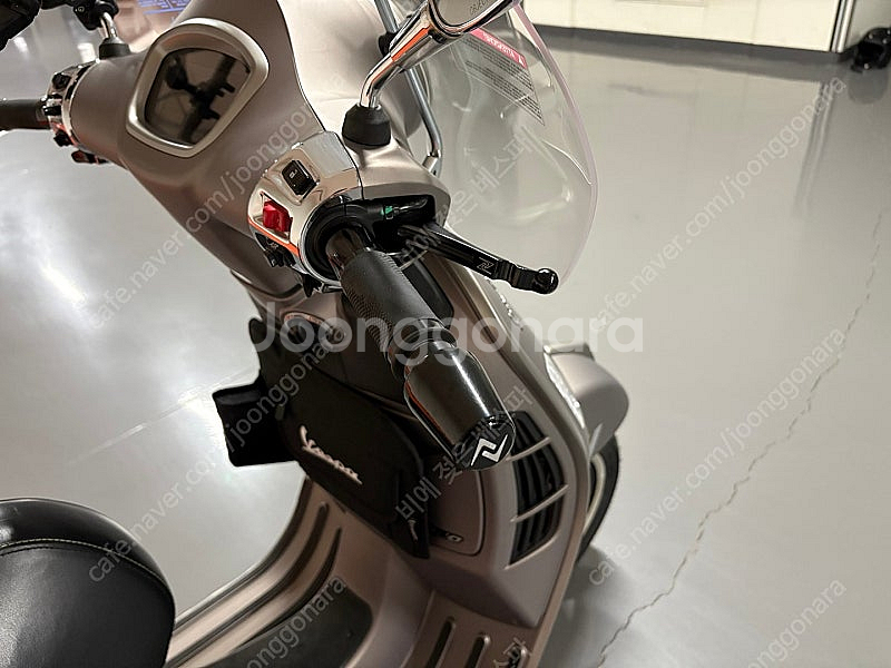 베스파 GTS300 슈퍼테크 24년식 그레이 콰르조--8