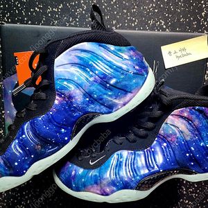소아보 조던 시카고 지갑, 슈프림 퍼퍼 사이드백 그린22FW, BAPE x Sesame Street 키링, 나이키 에어 폼포짓 원 갤럭시, 아디다스 CLUB 클럽 트랙탑 자켓