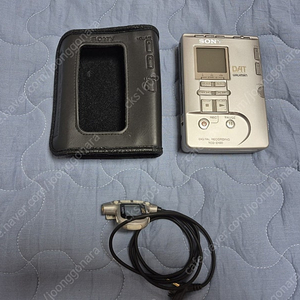 SONY 워크맨 DAT TCD-D100 실버색상 작동품 팝니다.