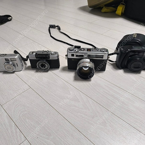 구형 필름카메라 부품용으로 팝니다.