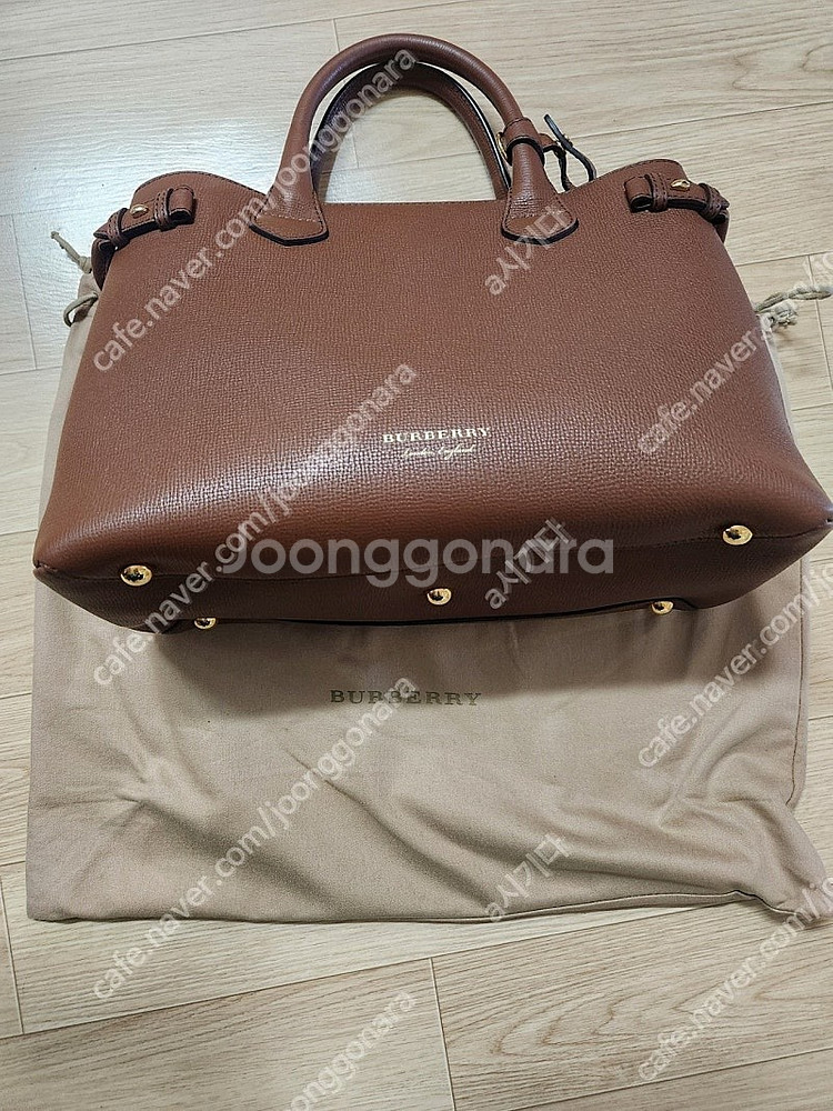 버버리 하우스체크 배너백 미듐 브라운 4023695--0