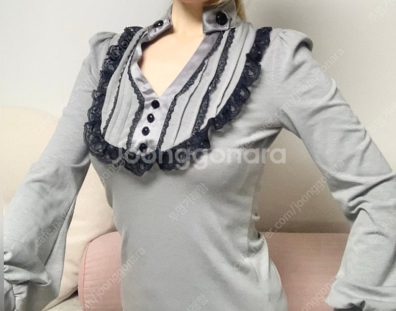 에고이스트ㅡ 레이스장식 블라우스 55/새거수준/보석단추--0