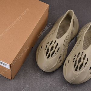 [새상품] 아디다스 이지 폼러너 이지 슬라이드 Yeezy Foam Runner