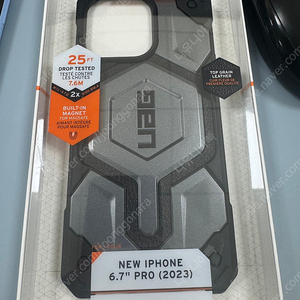 아이폰 15프로맥스 케이스 팝니다.(UAG)