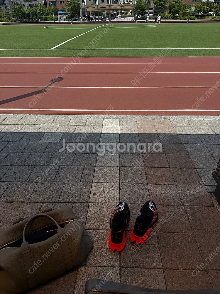 써코니 엔돌핀 프로4 런닝화(260사이즈) 1회 착용--2
