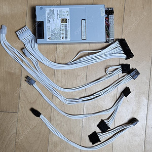 flex 1u 500w pc power supply full modular itx sff용 입니다. (220V전원케이블 미포함)