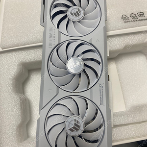 RTX 4070 Ti SUPER BTF 제품입니다