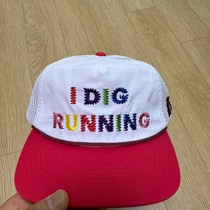 알렉스조노 i dig running 모자 팝니다.