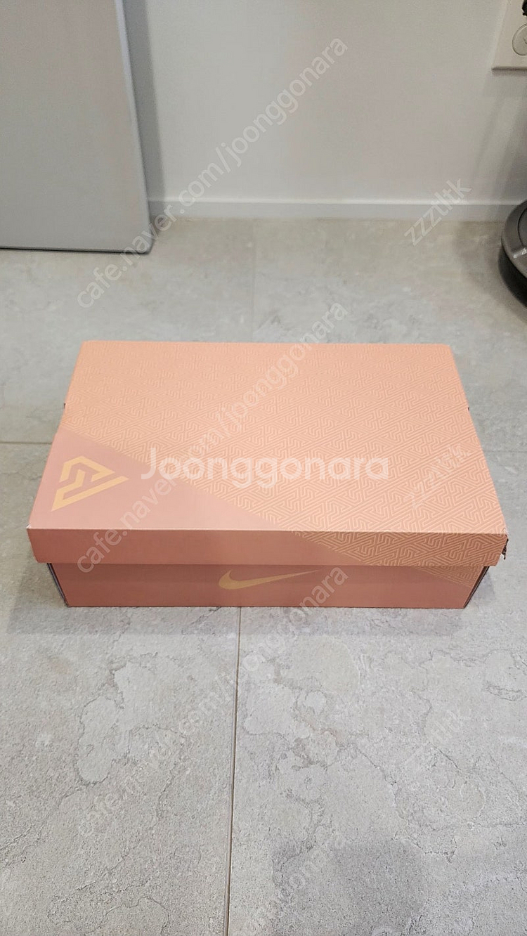 줌프릭3 농구화 판매합니다. 285 사이즈 택달린 새상...--4