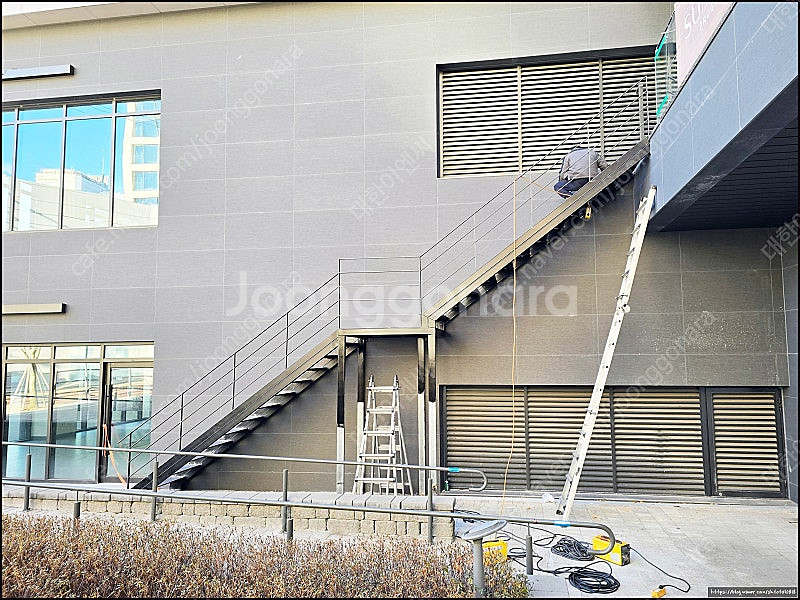 야외 철계단 철제계단 미니부터 대형까지 제작 설치해 드...--3