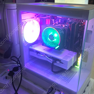 AMD 라이젠 3700X 8코어, 16기가, 삼성 SSD 850 256기가, 라데온 RX580, 잘만700W, 어항케이스