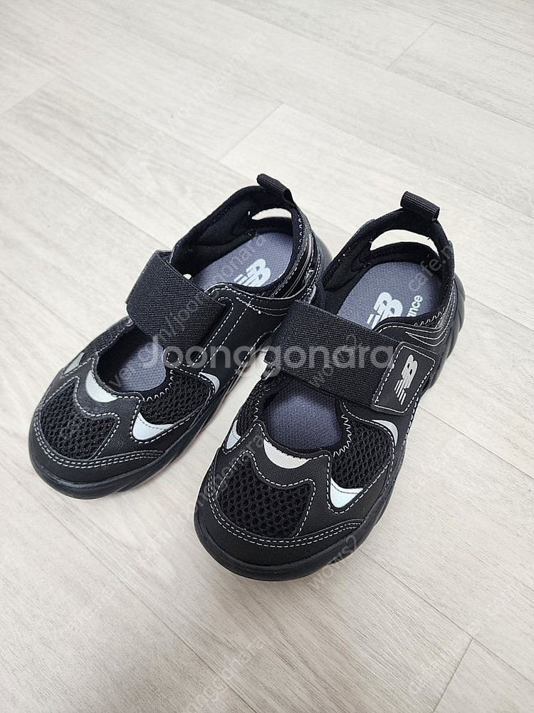 뉴발란스 프리들 블랙 사이즈200--0