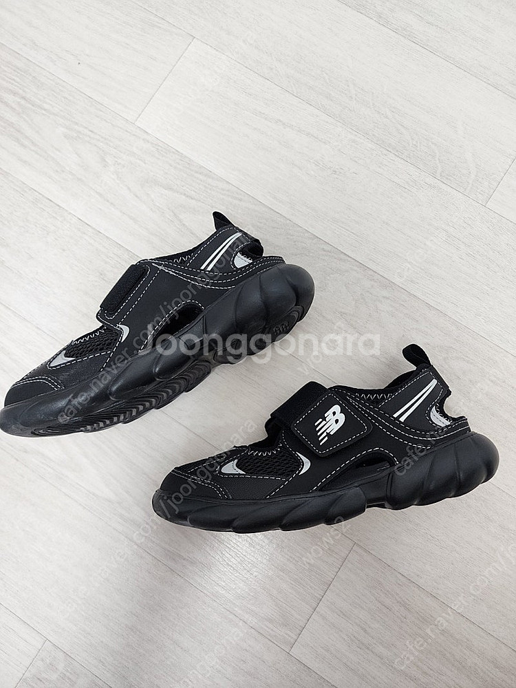 뉴발란스 프리들 블랙 사이즈200--1