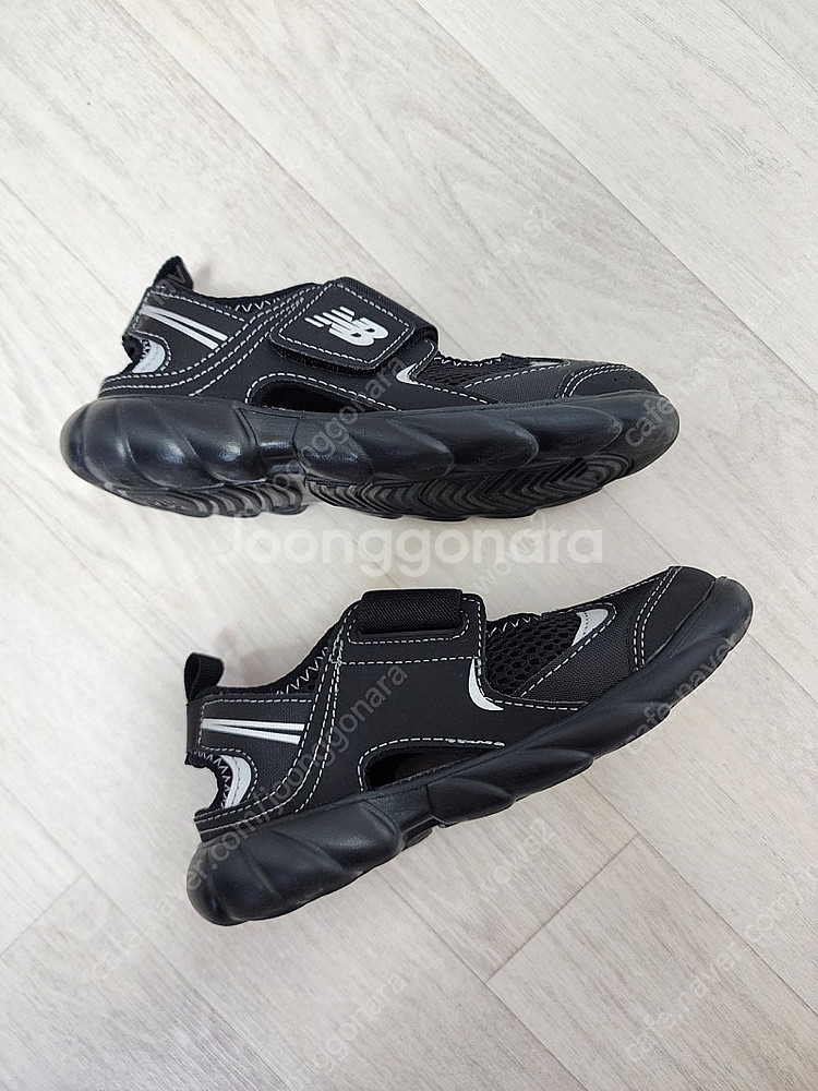 뉴발란스 프리들 블랙 사이즈200--2