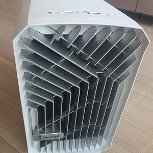 프렉탈 디자인 토렌트 나노 itx 케이스