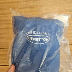 베네통 블루 볼캡 새상품 팝니다