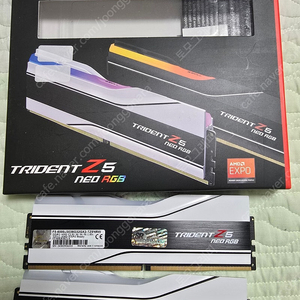 G.Skill DDR5-6000 CL30 trident z5 neo rgb 64GB(32GBx2)