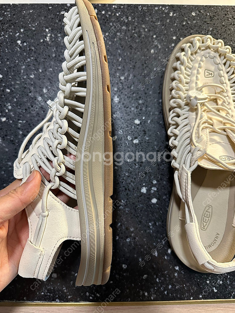 킨 keen 화이트 샌들 265사이즈--4