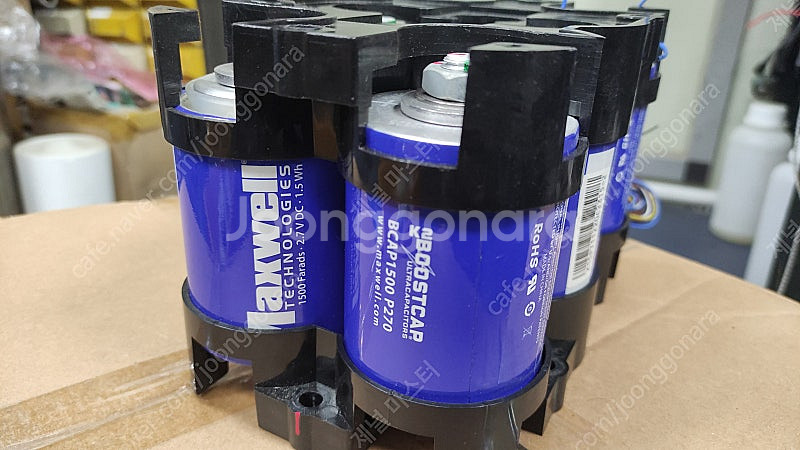 (판매중)맥스웰 2.7V 1500F 슈퍼 케패시터 (6개) 12V용 1셋트 팝니다.--0