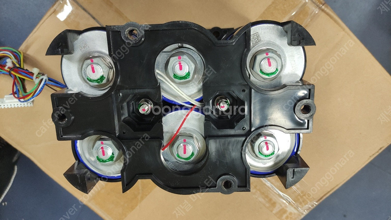 (판매중)맥스웰 2.7V 1500F 슈퍼 케패시터 (6개) 12V용 1셋트 팝니다.--1