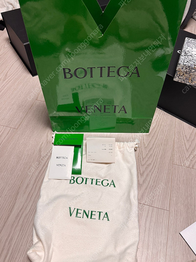 보테가베네타 패딩 카세트백 블랙--2