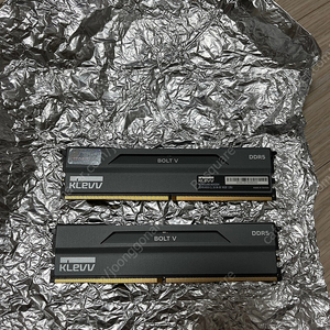 ESSENCORE KLEVV DDR5-6000 CL30 BOLT V 패키지 서린 (32GB(16Gx2))