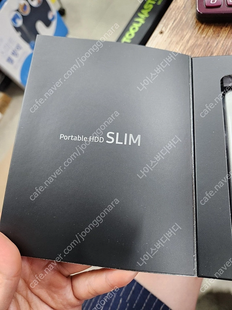 삼성 hdd포터블 hx-mk20y19 2테라 2tb 사진에 보이는그대로입니다 위아래 봉인 그대로입니다 이미지