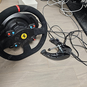 트러스트마스터 T300 페라리 599XX EVO 팝니다.