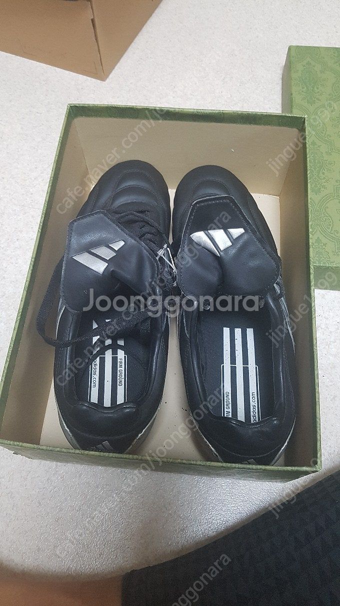 아디다스축구화 285싸이즈 택배비 제외--1