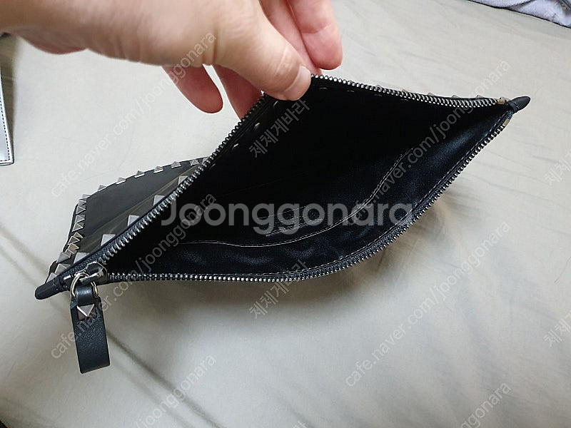 발렌티노 파우치 팝니다.--4
