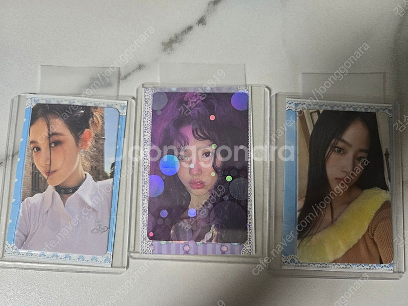 뉴진스 사진 3장 일괄(투명 하드케이스 포함)--0