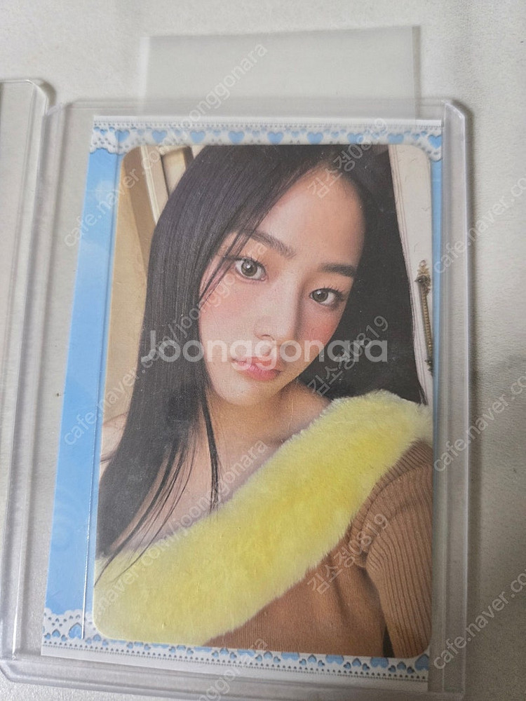 뉴진스 사진 3장 일괄(투명 하드케이스 포함)--1