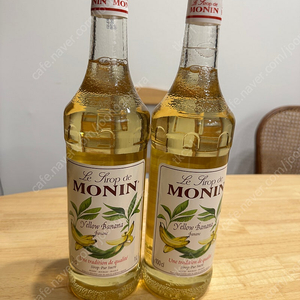 모닌 바나나시럽 미개봉상품 2개 팝니다. 소비가한 넉넉