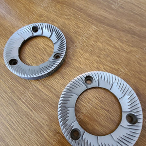 중고 메저 메이저 그라인더날 플랫버 83mm 팝니다.