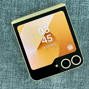 *새상품급* 갤럭시Z플립6 256G 옐로우 25년 1월개통 하자X 62만원 판매해요