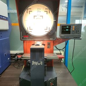 Starrett HB400 중고 투영기 판매합니다.