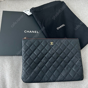 샤넬 캐비어 미듐 클래식 클러치 블랙 금장