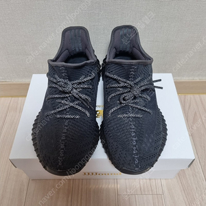 (255)이지부스트 350 V2 트리플 블랙 팝니다